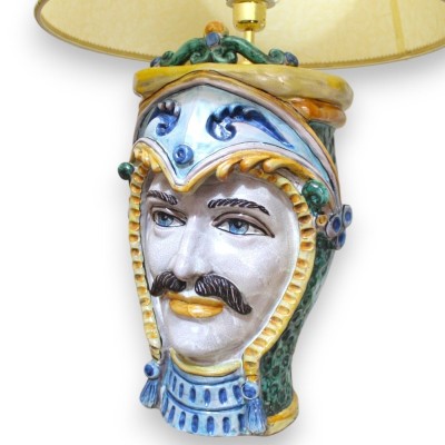 Lampe frontale Paladin, céramique de Caltagirone, environ h 80 cm. Effet craquelé et finition martelée à l'arrière du ca