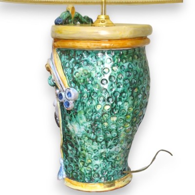 Lampe frontale Paladin, céramique de Caltagirone, environ h 80 cm. Effet craquelé et finition martelée à l'arrière du ca