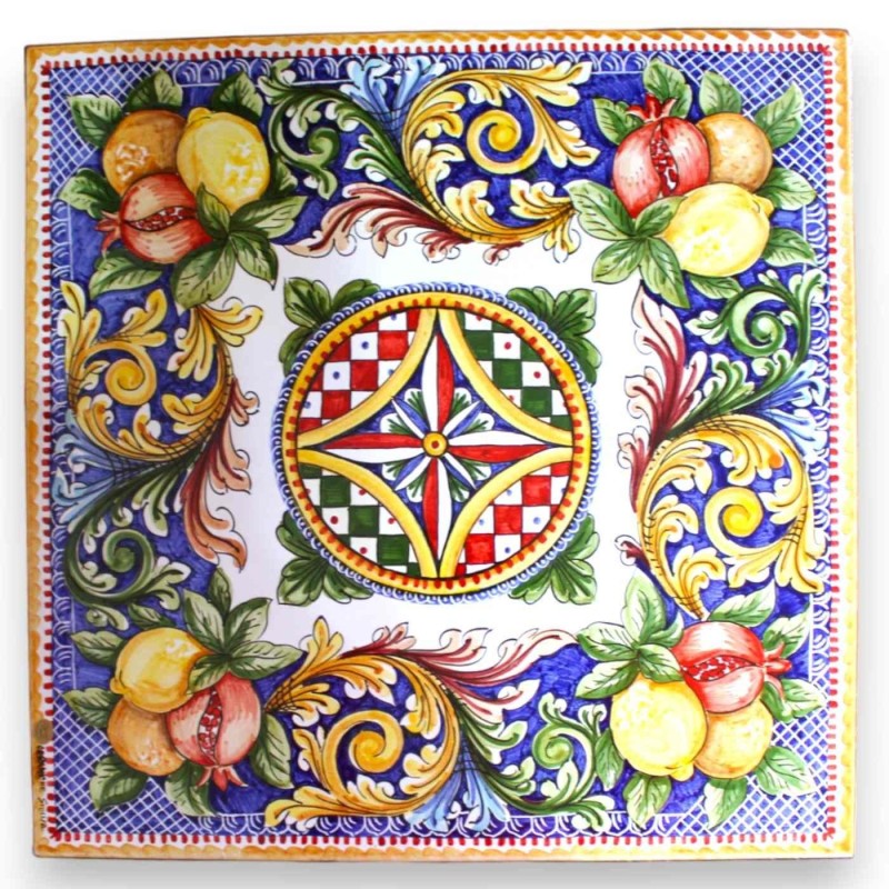 Vierkante tafel in lavasteen (inclusief smeedijzeren structuur), ca. L 65 x 65 cm. fruit-, barok- en Siciliaanse karrenv
