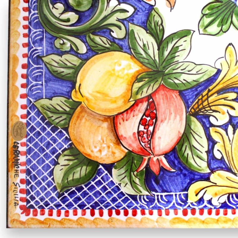 Vierkante tafel in lavasteen (inclusief smeedijzeren structuur), ca. L 65 x 65 cm. fruit-, barok- en Siciliaanse karrenv