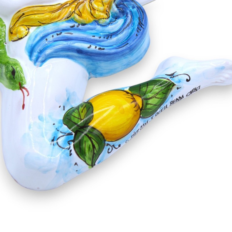 Trinacria en céramique fine sicilienne, environ 30 cm de haut. Décoration Blanc, Citrons et Grenade - 