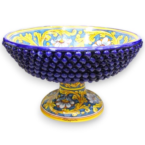 Tafelaufsatz aus Caltagirone-Keramik mit Tannenzapfen, Ø ca. 50 cm. barocke Dekoration und Blumen auf blauem Hintergrund