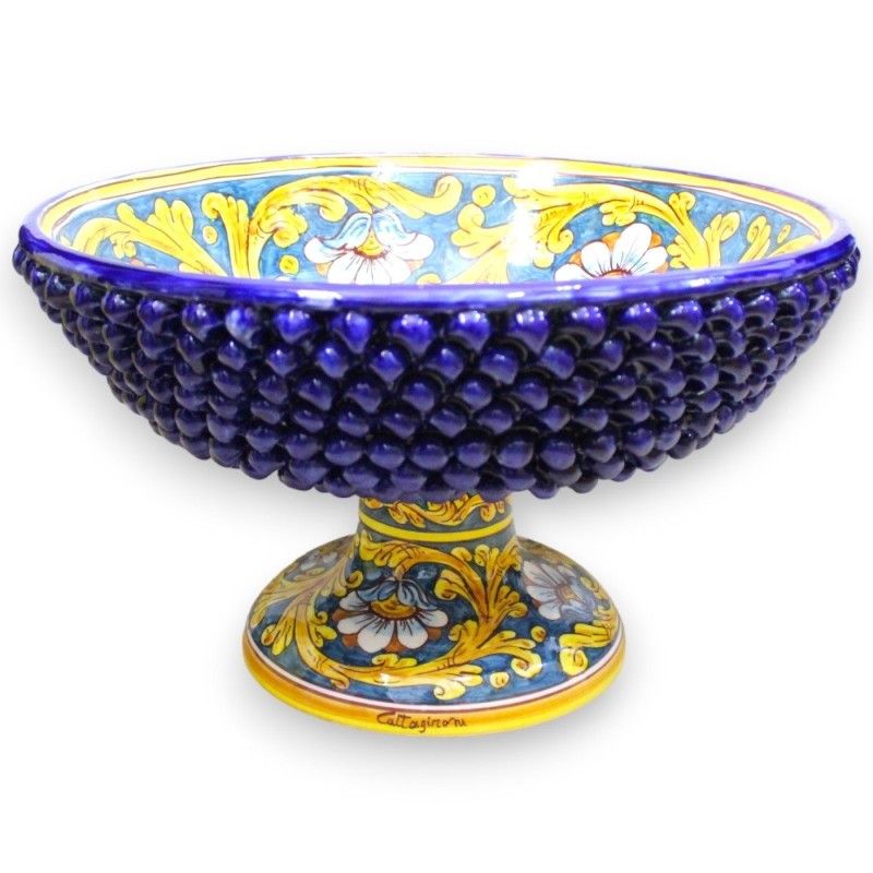 Centre de table en forme de pomme de pin en céramique Caltagirone, Ø environ 50 cm. décoration baroque et fleurs sur fon