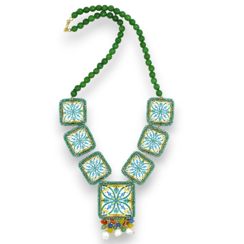 Necklace with green agate and inserts of lava stone and Sicilian majolica tiles, L 56 cm approx. - 