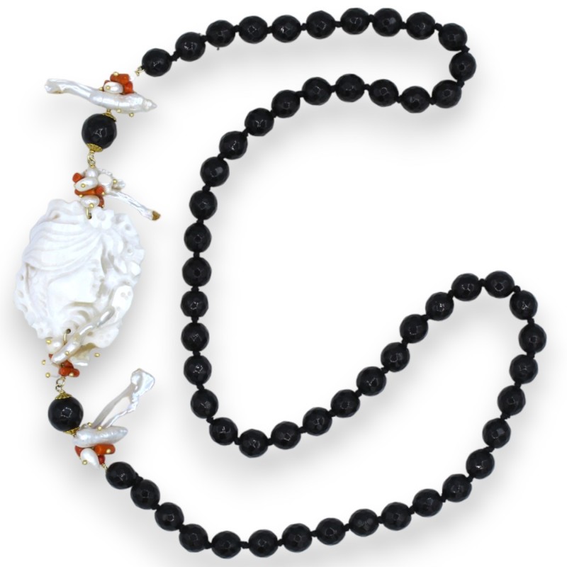 Halskette mit Onyxsteinen, Kamee mit Perlmutt und Koralle, Länge ca. 75 cm - 