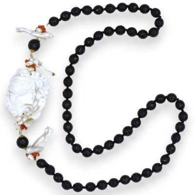 Collier avec pierres d'onyx, camée avec nacre et corail, longueur environ 75 cm - 