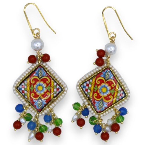 Lava stone tile earrings, h approx. 7 cm. with white Sicilian majolica decoration, scaramazze pearls, bamboo coral - 