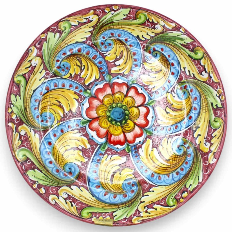 Caltagirone keramisk prydnadsplatta, Ø ca 37 cm barock dekoration och blomma på vinröd bakgrund MD2 - 