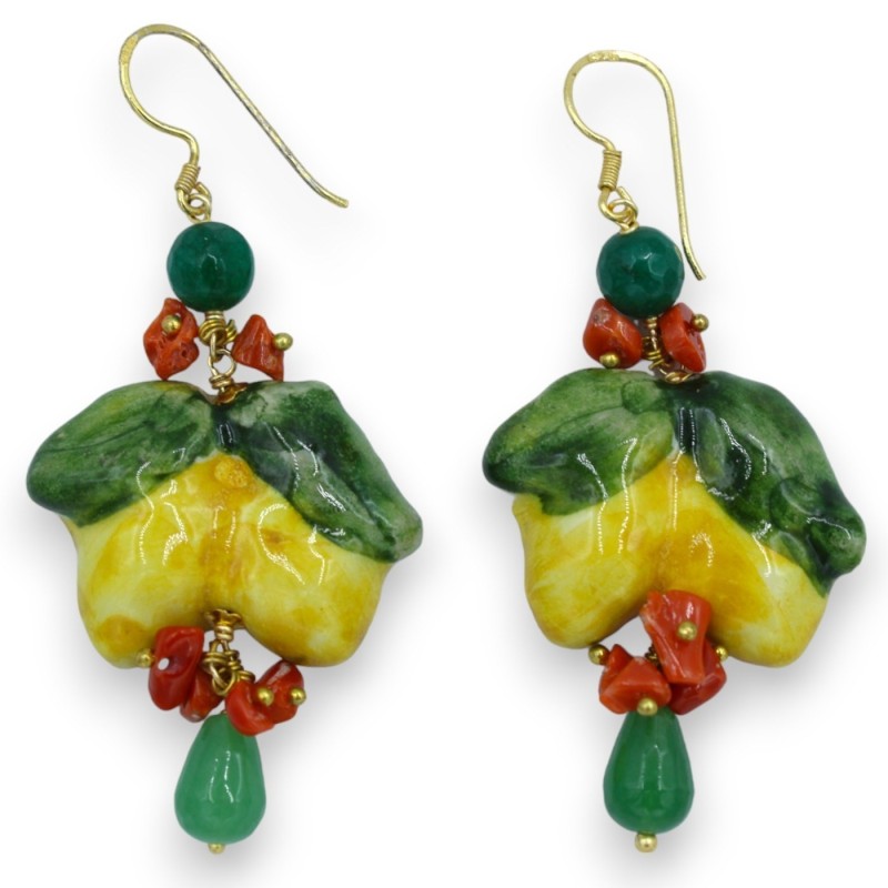 Brincos pendentes limão em cerâmica Caltagirone, altura aproximada de 7 cm. com pedra ágata verde e coral bambu - 