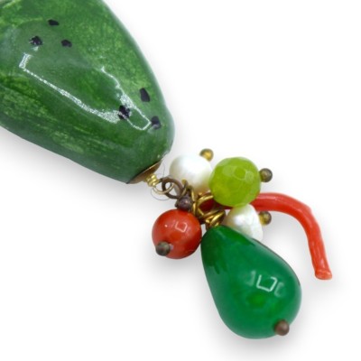 Boucles d'oreilles figue de Barbarie en céramique Caltagirone - environ h 8 cm avec agate verte, corail de bambou et pie