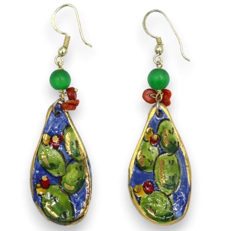 Orecchini in ceramica Caltagirone pala di ficodindia, h 7 cm ca. con Agata verde e corallo Bambù, smalto oro 24k - 