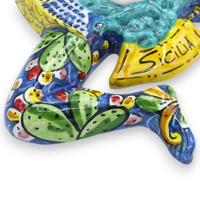 Trinacria en céramique Caltagirone, h 34 cm x 33 l environ. décor de lames de figue de Barbarie sur fond bleu - 