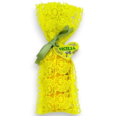 Hand-embroidered lace bag containing 3 lemon-scented vegetable soaps - 