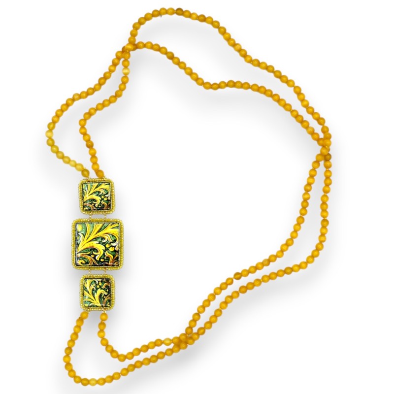 Halskette mit doppeltem Strang aus Katzenaugenstein, H ca. 70 cm. Trio aus Lavasteinfliesen mit Kristallen und Majolika 
