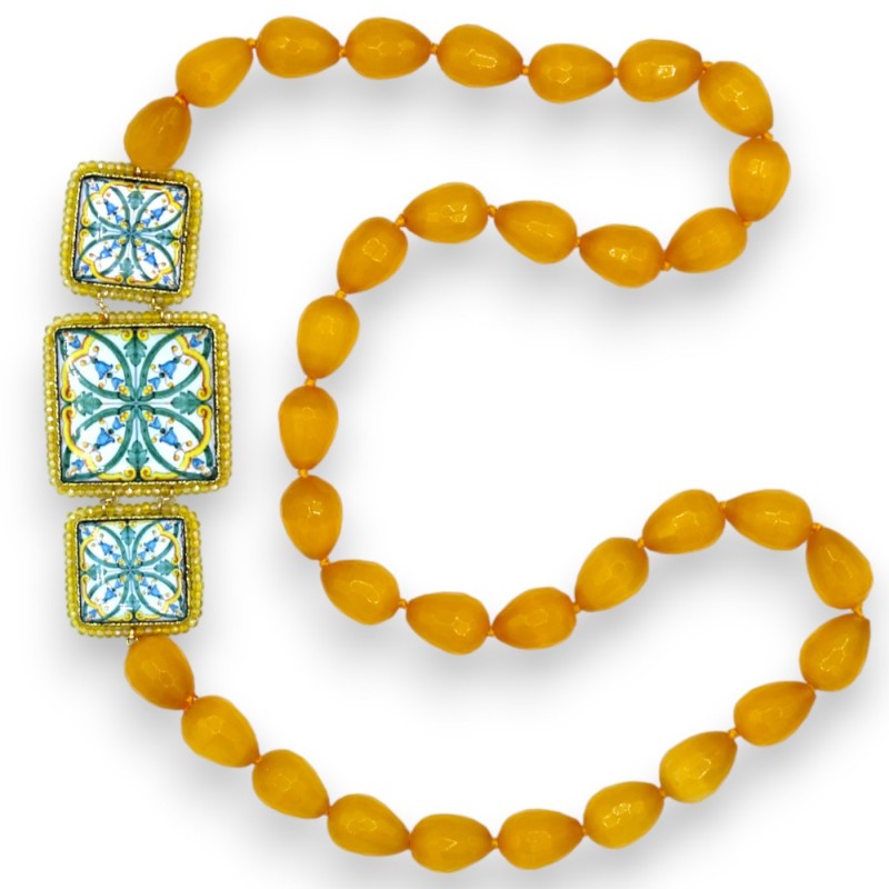 Halskette mit doppeltem Katzenaugensteinstrang, H ca. 65 cm. Trio aus Lavasteinfliesen mit Kristallen und Majolika - 