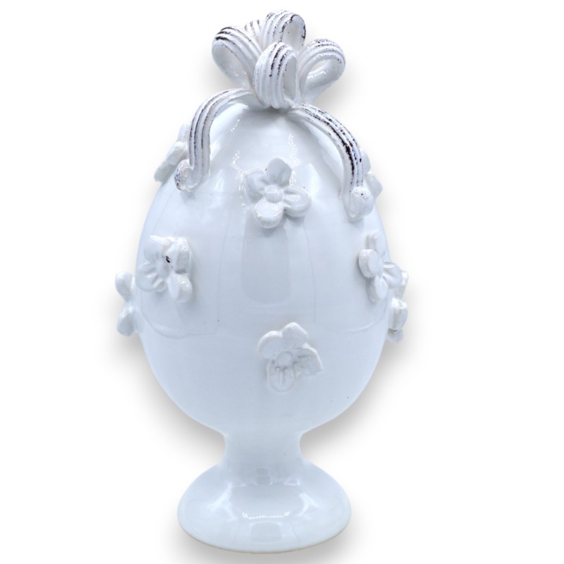 White egg with stem and ribbon in fine ceramic, h approx. 25 cm. with flower applications - 