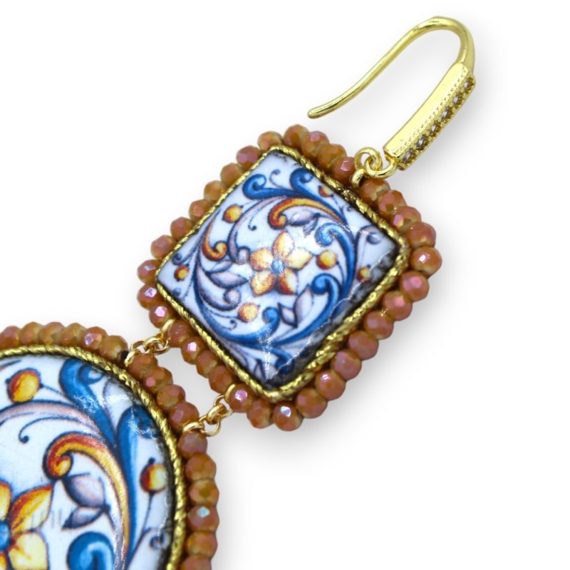 Ohrringe mit doppelter Lavasteinplatte, H ca. 9 cm. Ocker, sizilianische Majolika und Blumen - 