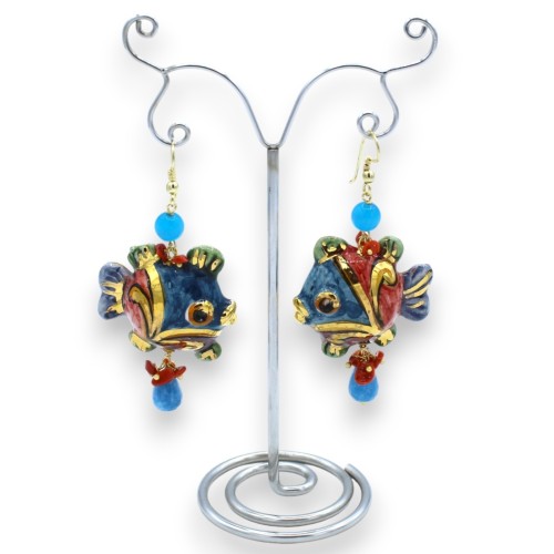 Pendientes Pez Globo de cerámica de Caltagirone, altura aprox.7 cm. con Angelita, Coral bambú, esmalte de oro de 24k -  2