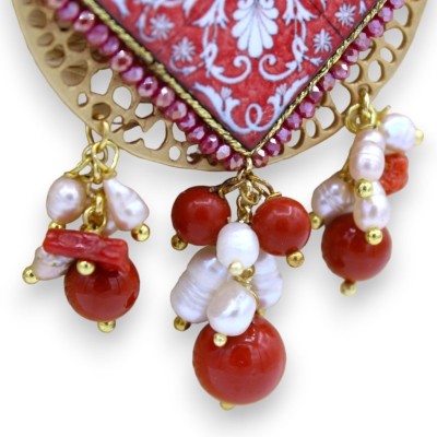 Collana con Perle naturali e Medaglione d'ottone con Piastrella in pietra lavica L 70 + 7 cm (circa). - 