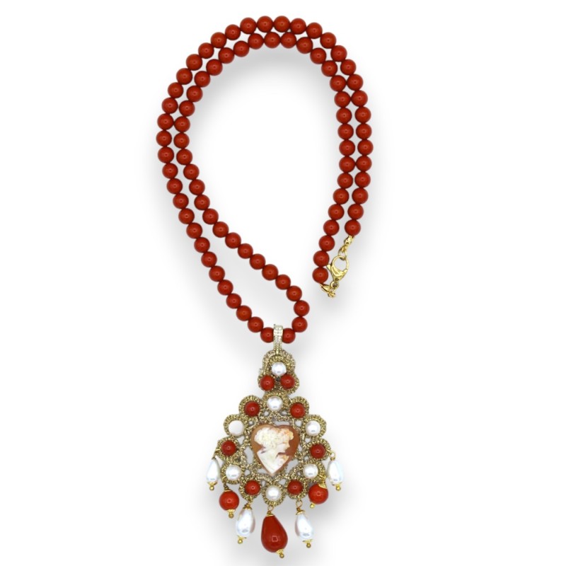 Halskette mit mallorquinischen Perlen und Occhi-Spitzenmedaillon mit Kamee, L 53 + 9 cm (ungefähr). - 