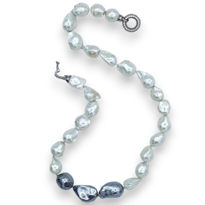 Collier de Perles Scaramazze Blanches et Grises - L 52 cm env. Fermoir en acier serti de Zircons - 