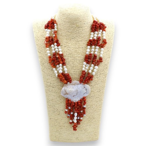 Collier de perles Scaramazze et coraux, L 56 + 12 cm environ. Camée en nacre - 