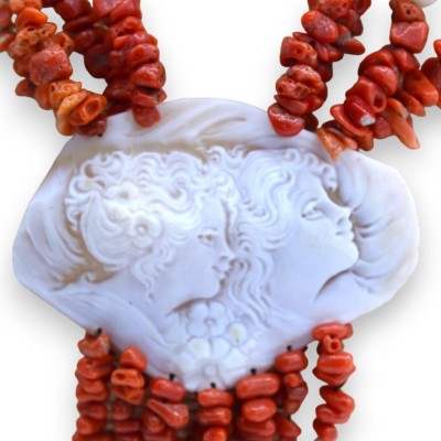 Colar de Pérolas e Corais Scaramaze, C 56 + 12 cm aprox. Camafeu de madrepérola - 
