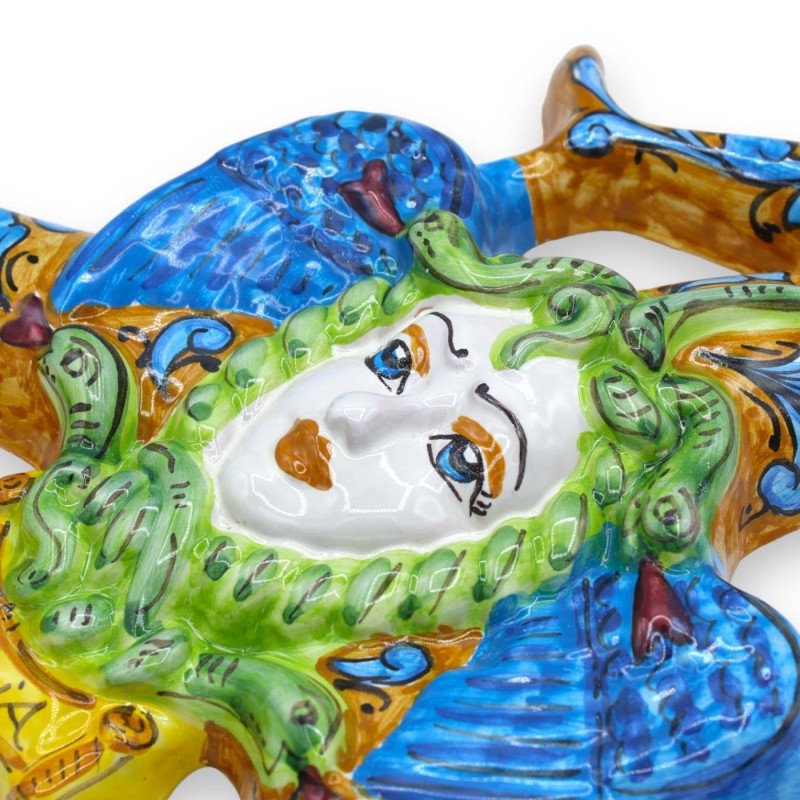 Trinacria i siciliansk keramik - h 35 x 35 cm ca. blå barock dekoration på en ockra bakgrund - 