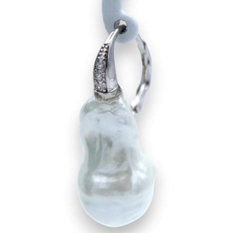 Ohrringe aus 925er Silber, H ca. 3 cm. mit Perlen, Haken mit Zirkonen - 