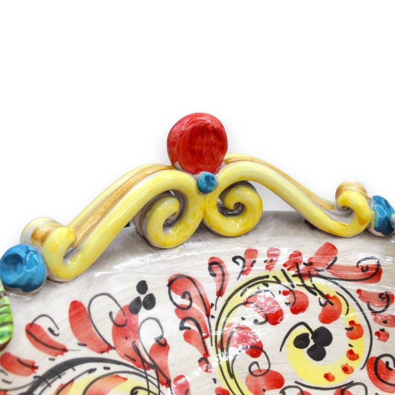 Ceramiczny stojak na miskę na owoce Caltagirone, Ø ok. 37 cm. XVII-wieczna dekoracja i aplikacje z kwiatów i cytryn - 