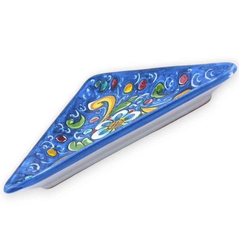 Driehoekig zakleegbakje van Caltagirone-keramiek, serveerbord, ca. L 23 cm. (1 st) met 3 decoratieopties - 
