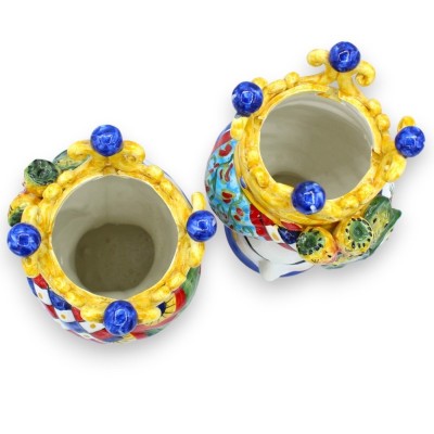 Têtes de lande siciliennes (paire) h environ 25 cm Céramique de Caltagirone, à décor de couronne, figue de Barbarie et c