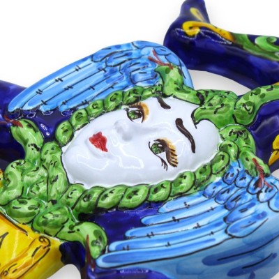 Trinacria in fijn Siciliaans keramiek, ca. 36 cm hoog. Blauw, geel/groen barokke decoratie - 