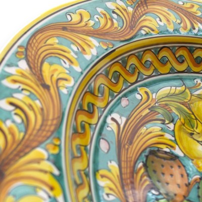 Ozdobny talerz z brzegiem, ceramika Caltagirone Ø ok. 55 cm barokowa dekoracja i owoce, tło verdigris - 