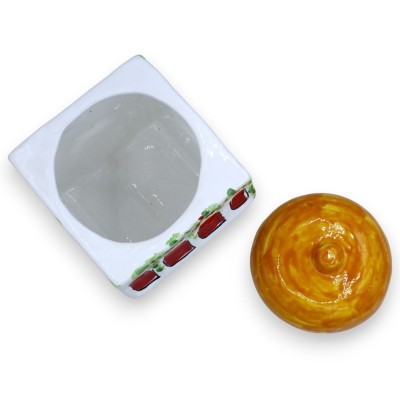 Koekenpot met koepelvormig deksel, in Siciliaans keramiek, ca. 23 cm hoog. Woondecoratiemodel - 