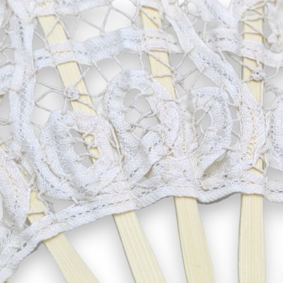 Ventaglio Artigianale in legno con Pizzo Macramè Avorio - h 27 x l 50 cm ca. - 