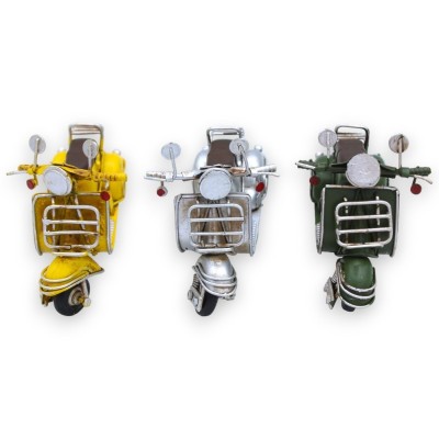 Veículo Vespa em metal pintado à mão - L 11 e h 7 (1 peça) três opções de modelos e cores aleatoriamente - 