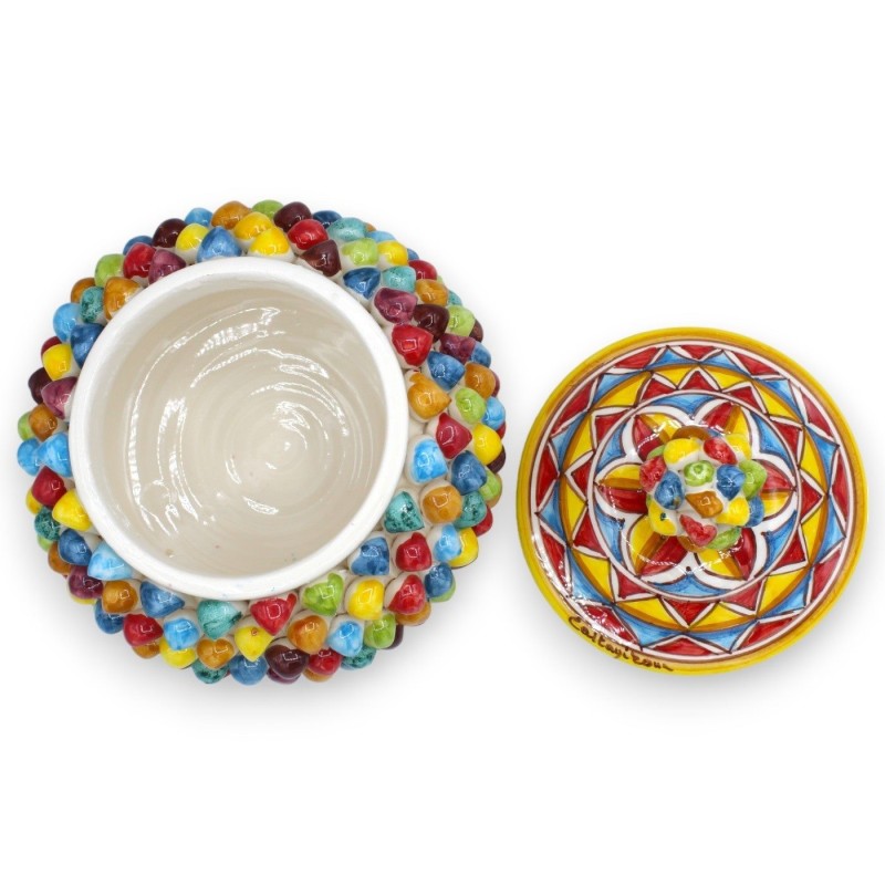 Siciliaanse dennenappelkoekjespot of sieradendoosje in Caltagirone keramiek, Ø 18 / 20 en h ca. 18 cm. Veelkleurig - 
