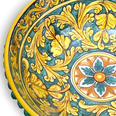 Centro de mesa con soporte de piñas de cerámica Caltagirone, Ø aprox. Cardenillo, decoración barroca, palmeta y flor. - 