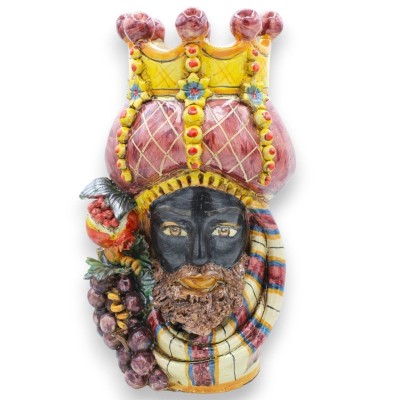 Siciliaanse Moorkoppen (paar) h 31 / 32 cm ca. Caltagirone, met kroon, tulband en fruit op een bordeauxrode achtergrond 