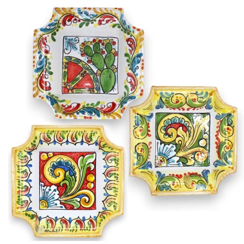 Caltagirone ceramic pocket emptier, L 20 x 20 cm approx. (1pc) with various decorations - 