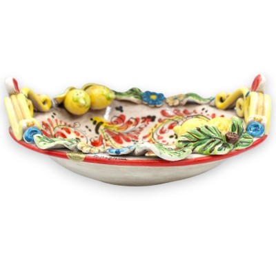 Caltagirone keramiskt mittstycke, Ø ca 33 cm. med applikationer av citroner, blommor och blad, röd 1600-talsdekor - 