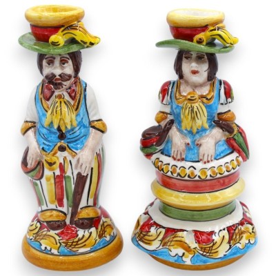 Ett par "Signorotti" lampor, i Caltagirone keramik, ca h 20 cm. barock och mångfärgad dekoration - 