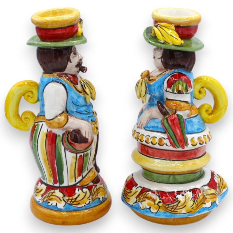 Ett par "Signorotti" lampor, i Caltagirone keramik, ca h 20 cm. barock och mångfärgad dekoration - 