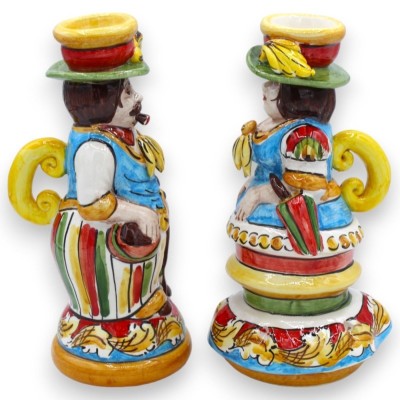 Ett par "Signorotti" lampor, i Caltagirone keramik, ca h 20 cm. barock och mångfärgad dekoration - 