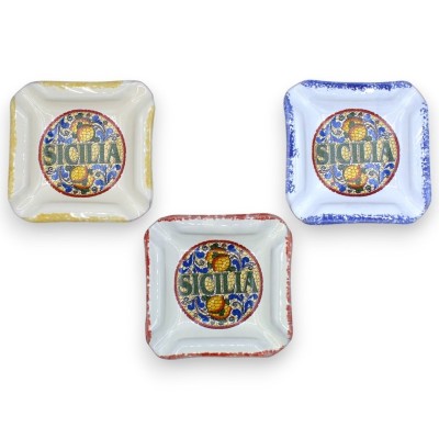 Posacenere in ceramica, con decoro "Sicilia" e maioliche casuali, L 10 cm ca. (1Unità) - 