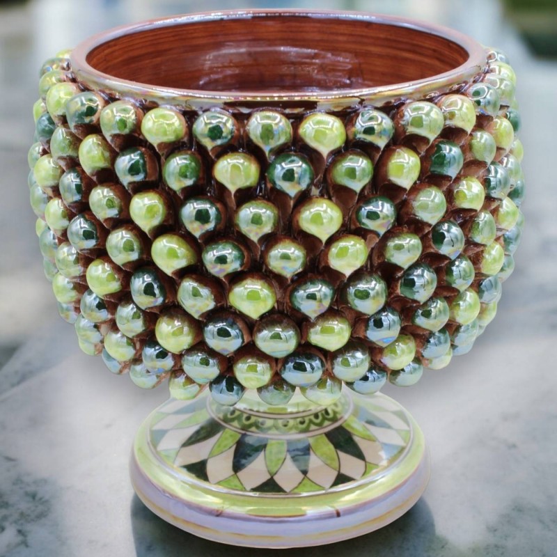 Caltagirone Halve Pigna Vaas Ø ca. 22 cm veelkleurig groen, parelmoer emaille, steel met geometrische versiering - 