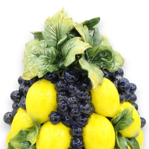 Piramida z cytryn i winogron z delikatnej ceramiki, wys. 30 i szer. 20 cm ok. z liśćmi winogron i cytryny -  2