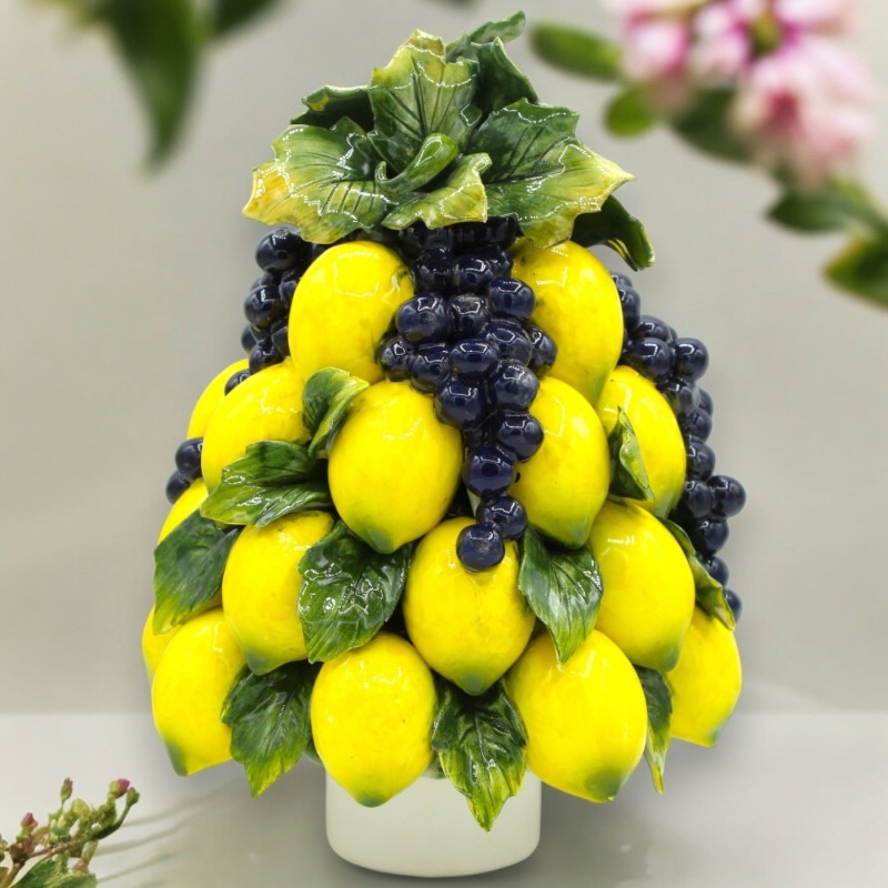 Alzata Piramide di Limoni e Uva in pregiata ceramica, h 30 e L 20 cm ca. con foglie del limone e dell'uva - 
