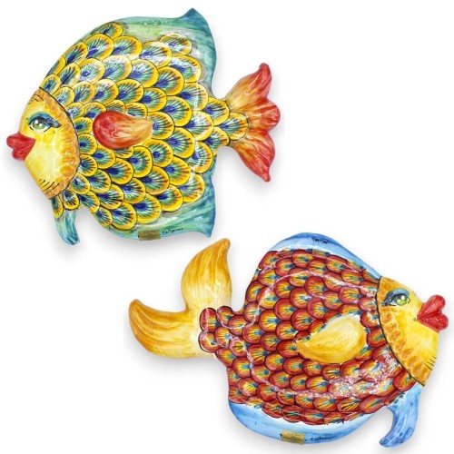 Flacher Wandfisch, Caltagirone-Keramik, L ca. 40 cm. (1 Stück) zwei Modelloptionen und Pfauendekoration - 